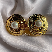 Edima Pearl stud gold - 10,650 (12 in stock)